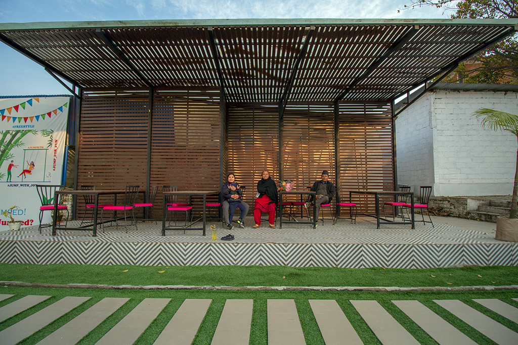 backyard waiting area at Jump KTM, Mandikatar 